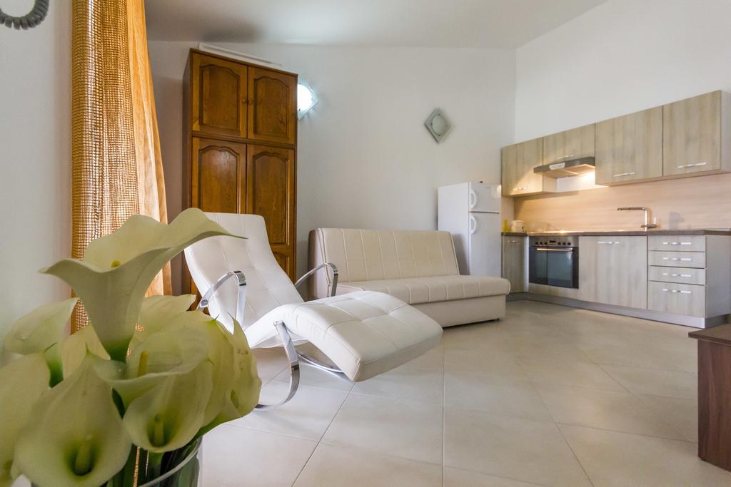 Apartments Gloria Лижнян Экстерьер фото