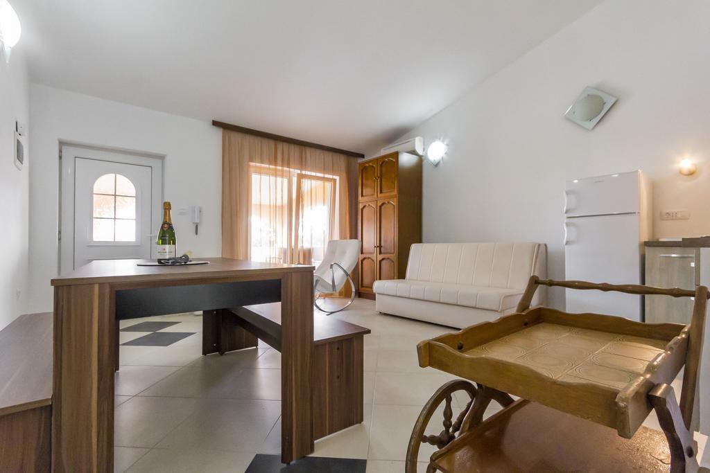 Apartments Gloria Лижнян Экстерьер фото