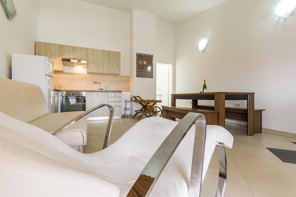 Apartments Gloria Лижнян Экстерьер фото