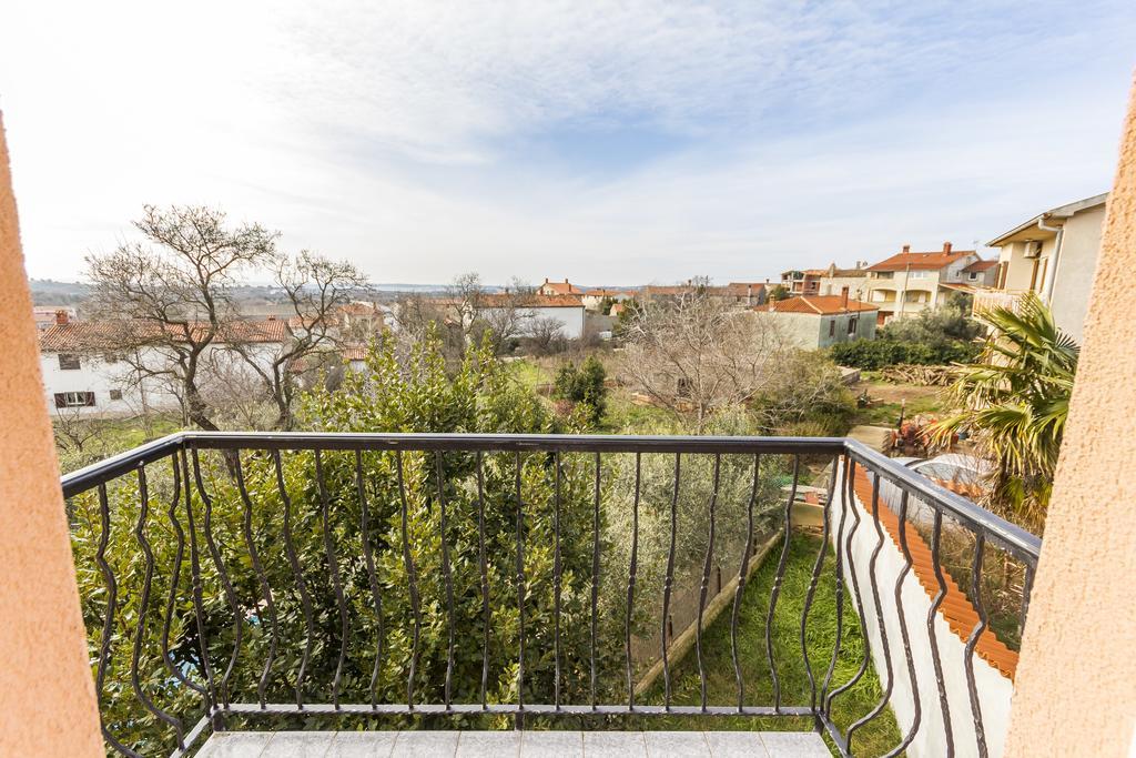 Apartments Gloria Лижнян Экстерьер фото