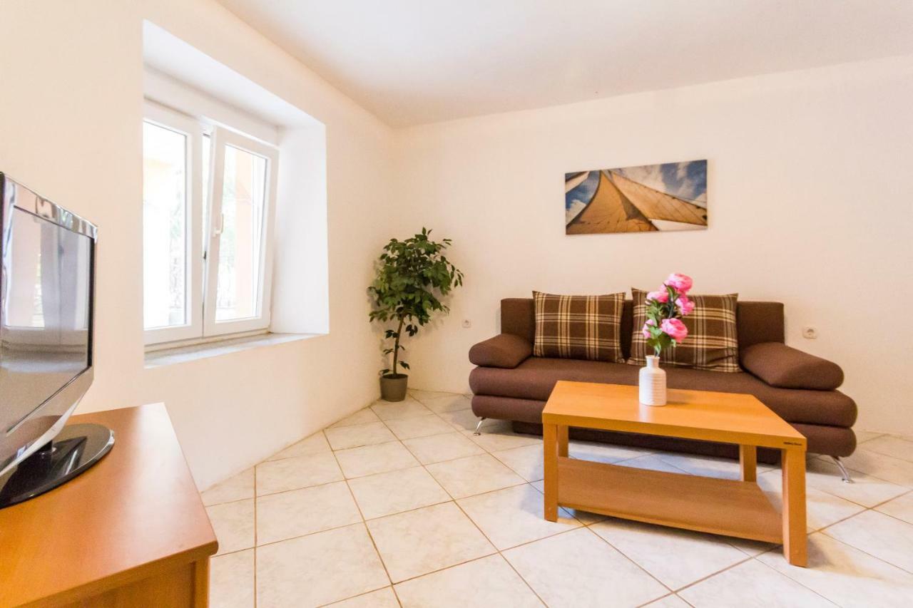 Apartments Gloria Лижнян Экстерьер фото